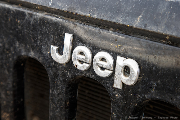 Jeep on Fjallabak Nidri (F208)
